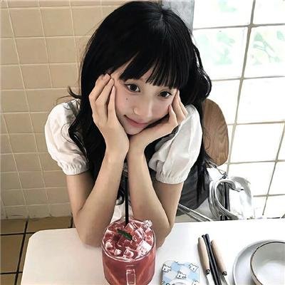 蓝天花朵
